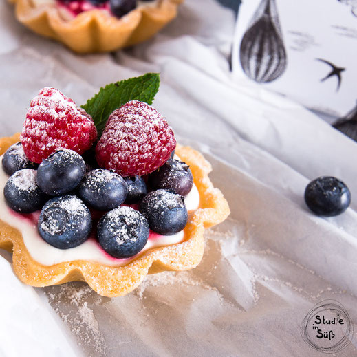 Rezept für fruchtige Törtchen mit frischen Beeren