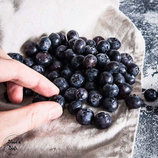 Rezept für fruchtige Törtchen mit frischen Heidelbeeren