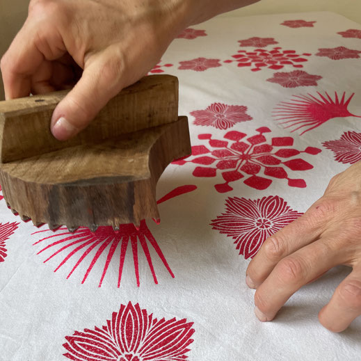 Einzigartige Textildruckkurse in Wädenswil, Schweiz: Lerne die Kunst des Blockprints mit exklusiven indischen Holzstempeln, designt und produziert in der Schweiz und Indien.