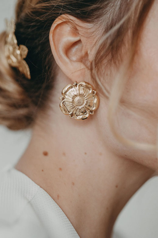 Flora - Boucles d’oreilles - 170 € Crédit photo : Almma Paris