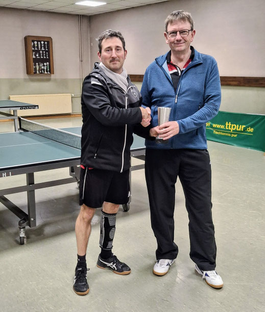 F. Schaper ehrt L. Zellmer