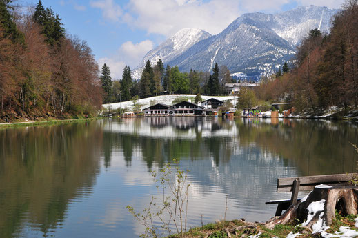 Die schönsten Seen in Deutschland? Die stelle ich dir in meinem Blogbeitrag zusammen. Ob große Seen zum Schwimmen, geheime Badeseen in Baden-Württemberg und Bayern oder traumhafte Bergseen. Auf meinem Blog findest du die besten Tipps für einen Ausflug zum