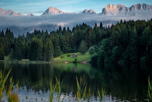 Die schönsten Seen in Deutschland? Die stelle ich dir in meinem Blogbeitrag zusammen. Ob große Seen zum Schwimmen, geheime Badeseen in Baden-Württemberg und Bayern oder traumhafte Bergseen. Auf meinem Blog findest du die besten Tipps für einen Ausflug zum