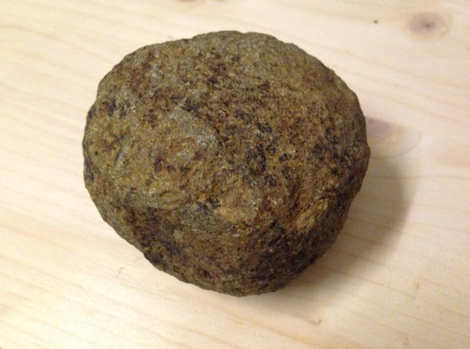 Faustgroße Basaltbombe, gefunden von O. Littmann, 28.2.2015