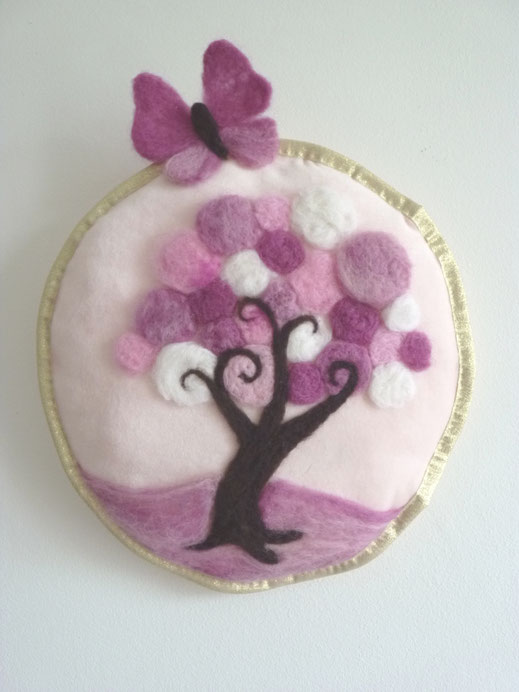 Décoration murale chambre bébé, arbre de vie feutré et papillon, faite main, doré, rose violet l' Arche de Jessica