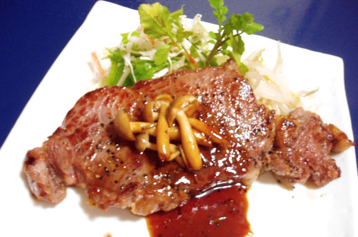 テキめし　牛サーロインを厚切りにてご提供