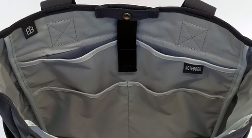 ノートPCやタブレットの電子デバイス専用の収納スペースがあるETUBYトートバッグ