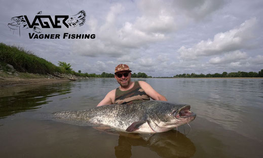 Vagner Fishing - Am liebsten beangelt Welsguide Peter Merkel die unbekannten Reviere, nämlich dort wo am wenigsten Angeldruck herrscht. Das ist dann meistens Abseits der ausgetreten Pfade. Solche Angelstellen findet man noch in ganz Europa.