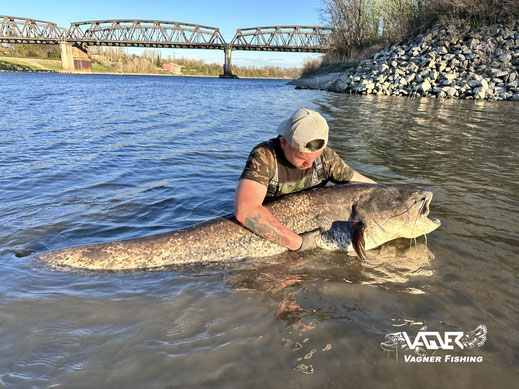 Vagner Fishing - An erster Stelle hatten wir Spaß zusammen und haben im Team bestens zusammen gearbeitet. Eine notwendige Voraussetzung um einen Floating Trip über 90 Kilometer Flusstrecke in einer Woche auf Italiens größtem Fluss meistern zu können.