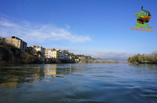 Wir kamen an bei sonnigem Wetter wie man sich es von Spanien auch in dieser Jahreszeit erhofft. Wir kamen aber auch an zu einem Zeitpunkt als der gesamte Fluss und die flussaufwärts gelegenen Stauseen einen ungewöhnlichen hohen Wasserstand führten