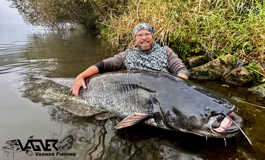 Vagner Fishing-Welsgigant aus dem Neckar. Tight lines Peter Merkel