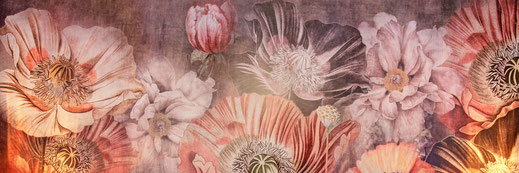 Warme Blumentapete mit Mohnblüten in orange violett gelb