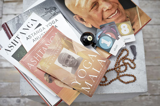 Literatur über Ashtanga, Yoga Māla, Pattabhi Jois, Sharath Jois