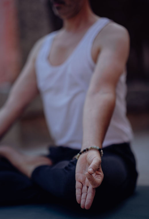 Das Yoga Sutra beschreibt Yoga als achtgliedrigen Pfad.