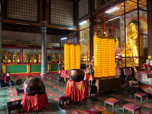 Buddha wird hier in allen Formen und Farben geehrt... Penang, Malaysia (Foto Jörg Schwarz)