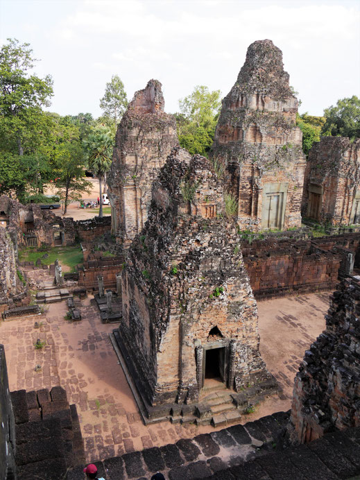 Auch auf den unteren Ebenen finden sich große Türme... Pre Rup, Kambodscha (Foto Jörg Schwarz)