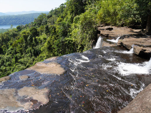 Spurenwechsler slow travel slowtravel Reiseblog Reisereportagen Reiseberichte Reisetipps Kambodscha Koh Kong Wasserfall Tropen Trekking Natur Kultur Reise Reisefotografie 