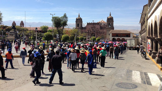 Demonstaration der Maestros in Ayacucho, Peru (Foto Jörg Schwarz)