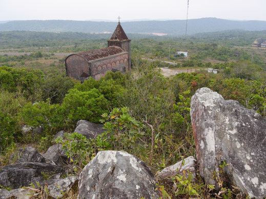 Die koloniale christliche Kirchenruine der Franzosen... Kampot, Kambodscha (Foto Jörg Schwarz) 