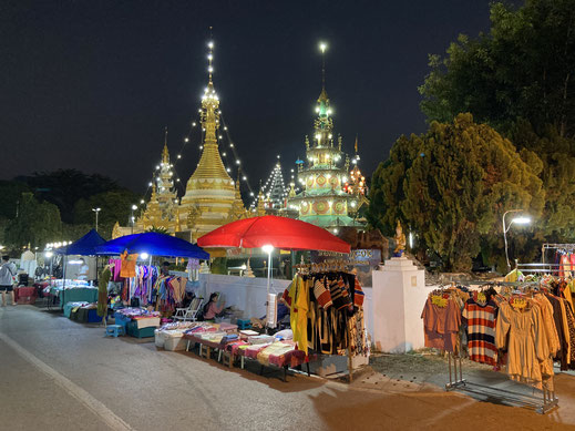 Immer wieder begegnet man auf der Piste den Bauern und Landarbeitern der Region, Region Preah Vihear, Kambodscha (Foto Jörg Schwarz)