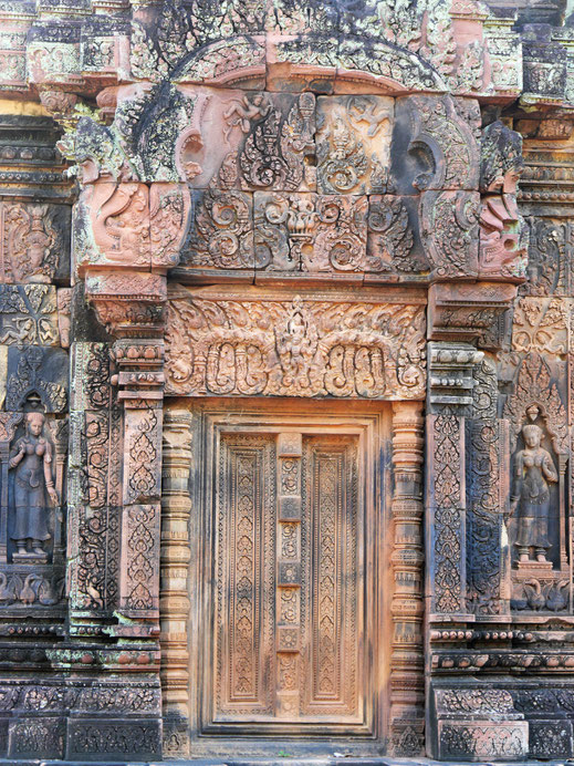 Schaut Euch diesen Reichtum an Verzierungen an... Banteay Srei, Kambodscha (Foto Jörg Schwarz)