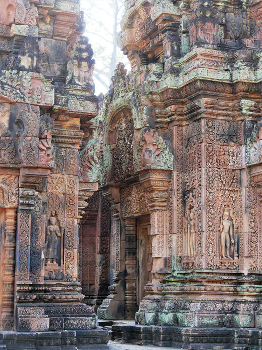 Traumhafte Steinmetzarbeiten... Banteay Srei, Kambodscha (Foto Jörg Schwarz)