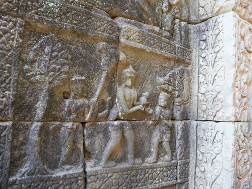 Gut erhaltene Reliefs auf der mittleren Ebene, Baphuon, Kambodscha (Foto Jörg Schwarz)