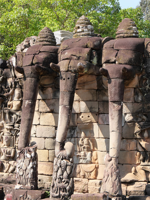 Die Elefanten halten Lotusblumen, Angkor Thom, Kambodscha (Foto Jörg Schwarz)