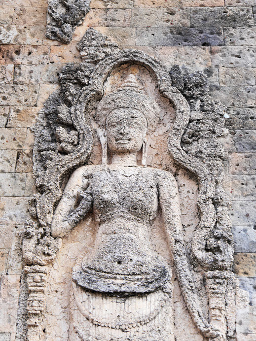 Die im Stil und der Technik einzigartigen Pre Rup-Devatas... Pre Rup, Kambodscha (Foto Jörg Schwarz)