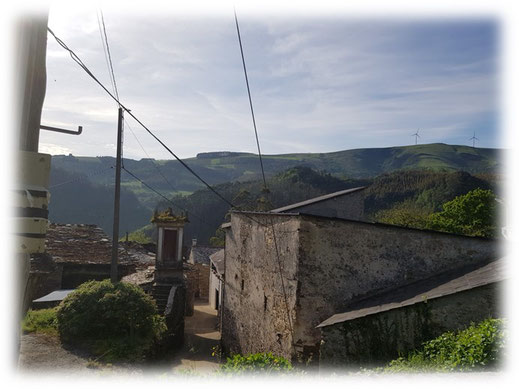 Das verfallene Dorf bei Lourenza, Spanien (Foto Franka Frieß)