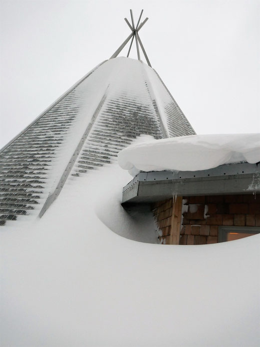 Kaum reinzukommen: Das Restaurant im Schnee... Honningsvåg, Norwegen (Foto Reinhard Helle)