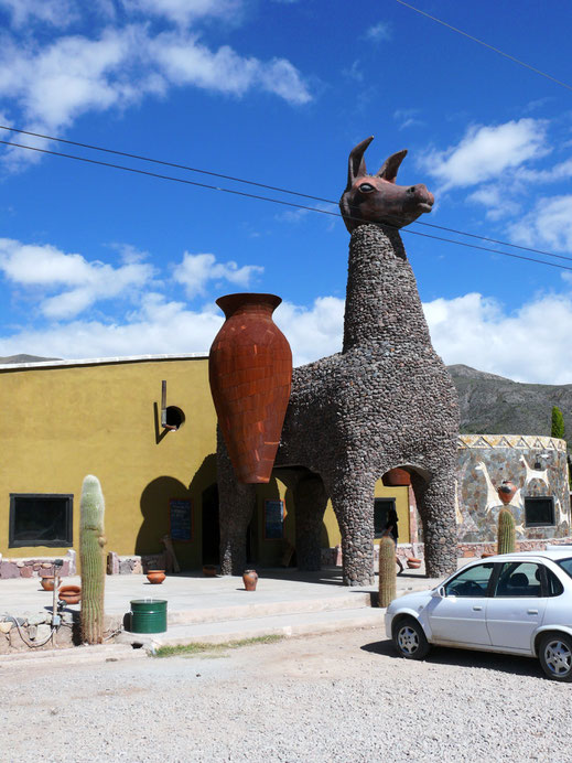 Die Folklore der Anden... Zwischen Purmamarca und Tilcara, Argentinien (Foto Jörg Schwarz)