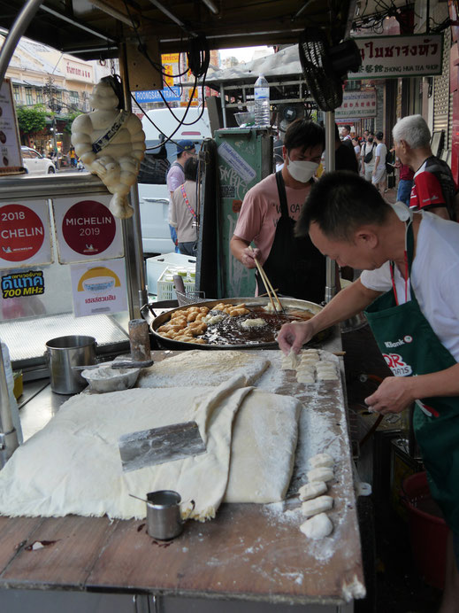 Und so weiter und so weiter... Kein kulinarisches Ende in Sicht! Chinatown, Bangkok, Thailand (Foto Jörg Schwarz)