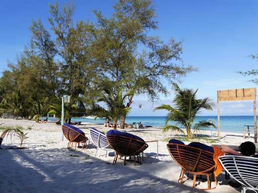 Unser Lieblingsplatz auf dem Coconut-Beach: Die chillige CocoHut Beachbar, Koh Rong, Kambodscha (Foto Jörg Schwarz)