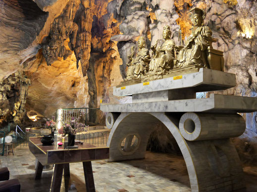 Chinesische Gottheiten im Kek Lok Tong-Höhlentempel, Ipoh, Malaysia (Foto Jörg Schwarz)