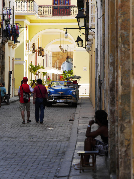 Zugang zur Plaza Vieja, Havanna, Kuba (Foto Jörg Schwarz)