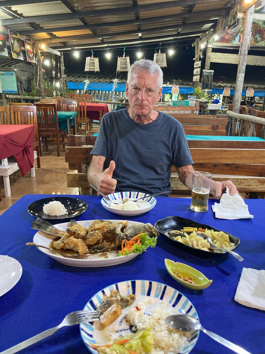 Schon der knusprig frittierte Fisch in Garlic & Pepper hat uns geflashed... Ao Yai, Koh Kood, Thailand (Foto Jörg Schwarz)