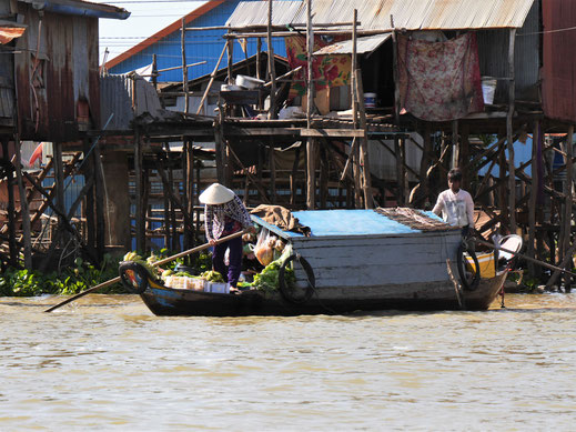 Am Tonle Sap regiert der Schiffs- und Bootsverkehr, Kompong Chhnang, Kambodscha  (Foto Jörg Schwarz)