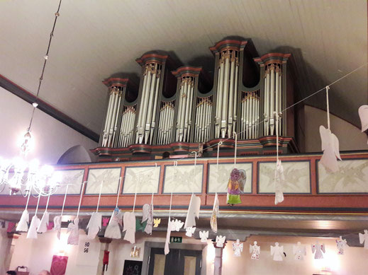 Orgel in der alten Steinkirche in Brønnøysund