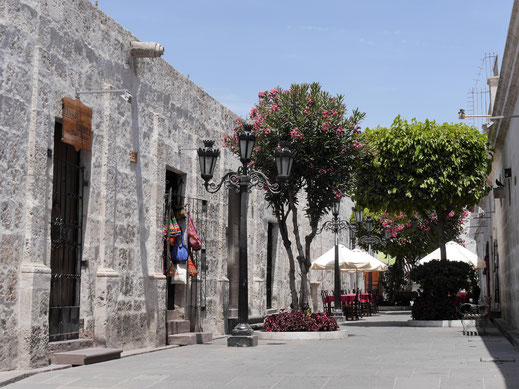 Die typischen sillar-Steine wurden vielfach für den Hausbau verwendet, Arequipa, Peru (Foto Jörg Schwarz)