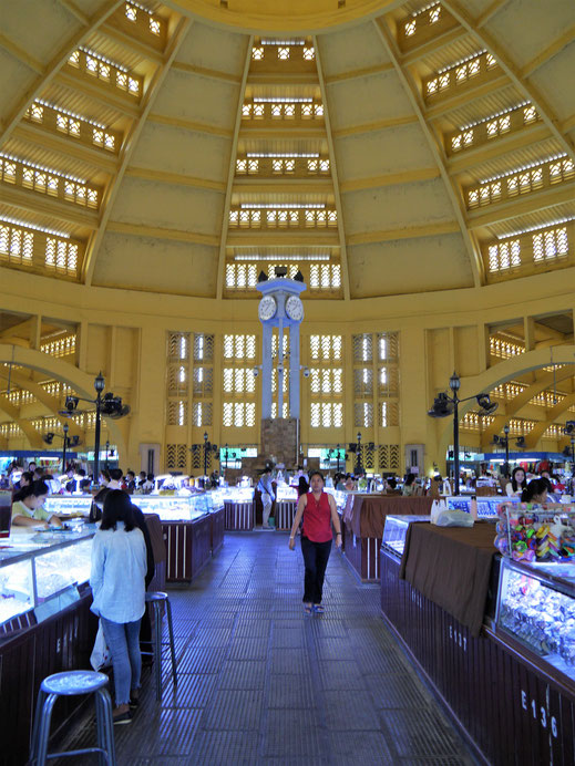 Die große Verkaufshalle des Psar Thmei, Phnom Penh, Kambodscha (Foto Jörg Schwarz)