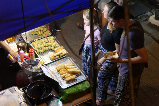 Der Freitagsmarkt in unserem Kiez, Chiang Mai, Thailand (Foto Jörg Schwarz)