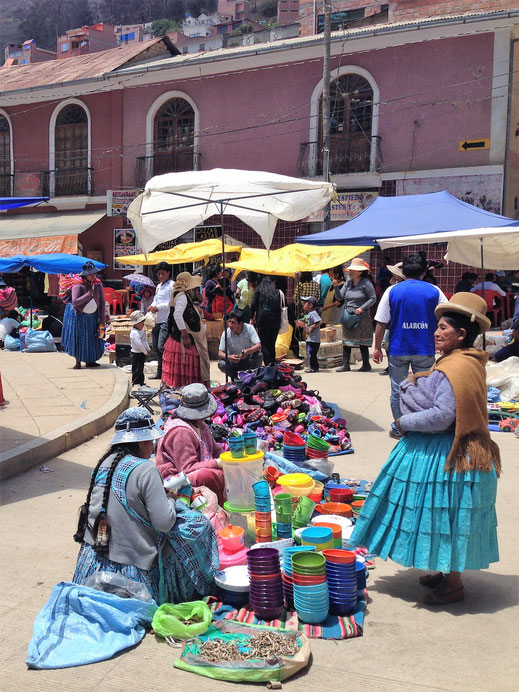 Natürlich wird es lebendig, wenn Markt ist... Sorata, Bolivien (Foto Jörg Schwarz)