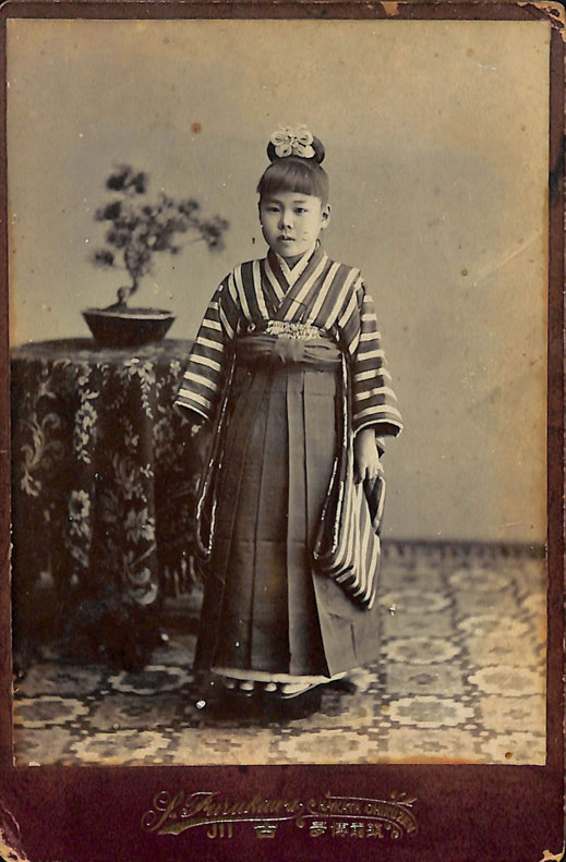明治時代の写真です。 1930s Japan - Japanese Streetcars on Sakaisuji Avenue in