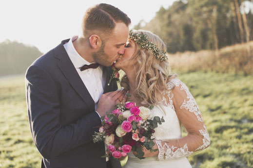 Hochzeitsfotograf Berlin Brandenburg Vintage Boho Wedding Schloss Heinrichshorst Winter Blumenkranz