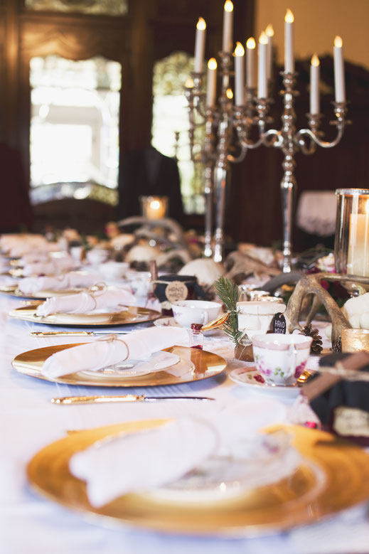 Hochzeitsfotograf Berlin Brandenburg Vintage Boho Wedding Schloss Heinrichshorst Winter Blumenkranz