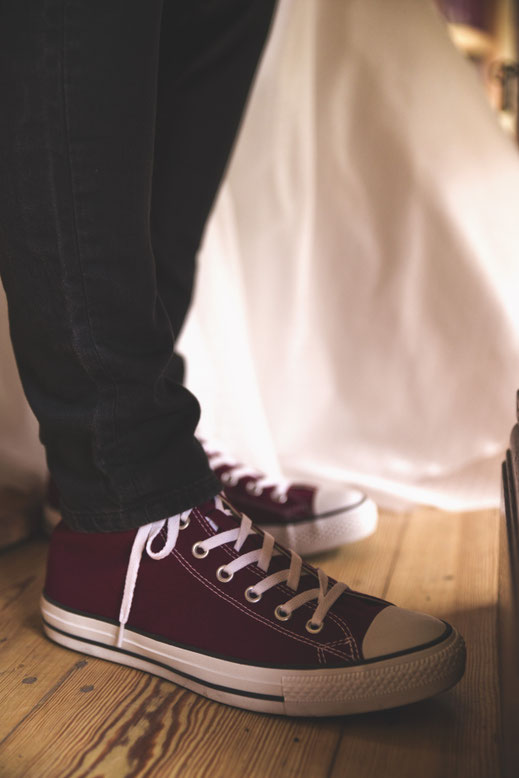 Hochzeitsfotograf Berlin Haus am Bauernsee Dobbrikow Brandenburg Chucks vintage