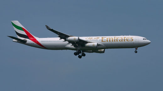 ---- Airbus A340-300 ---- A6-ERN ---- First Flight: 1997 ---- MSN: 166 ---- Frankfurt Rhein-Main (FRA - EDDF) 2005