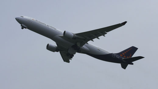 ---- Airbus A330-300 --- OO-SFW --- First Flight: 1994 --- MSN: 82 ---- Brussels National (BRU - EBBR) 2008