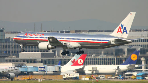 --- Boeing 767-300ER --- N382AN --- First Flight: 1993 --- MSN: 25451 --- Frankfurt Rhein-Main (FRA - EDDF) 2006